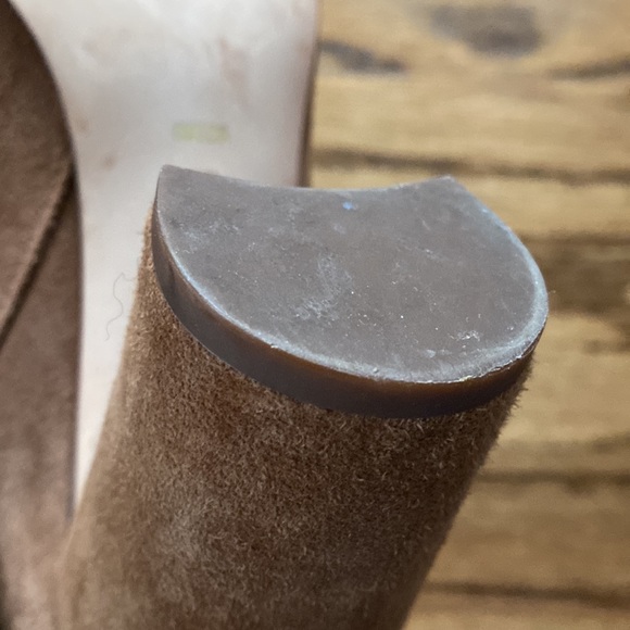 Louise et Cie LO-Taedin Tan Suede Ankle Booties - Picture 8 of 9